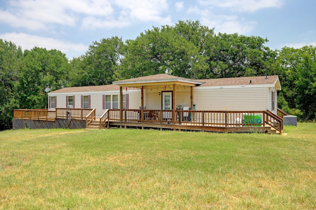 10867 FM466, GONZALES, TX 78648, Presented by Ginger Robbins, Riata